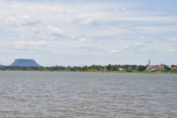 Carolina - MA e a Chapada das Mesas ao fundo, visto de Filadelfia - TO